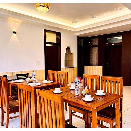 Hotel Premium Travellers # Inn Near Temple - Fully Air Conditioning Hotel - Hygiene And Spacious Room - A Top Rated Luxuary Hotel Merces ภายนอก รูปภาพ