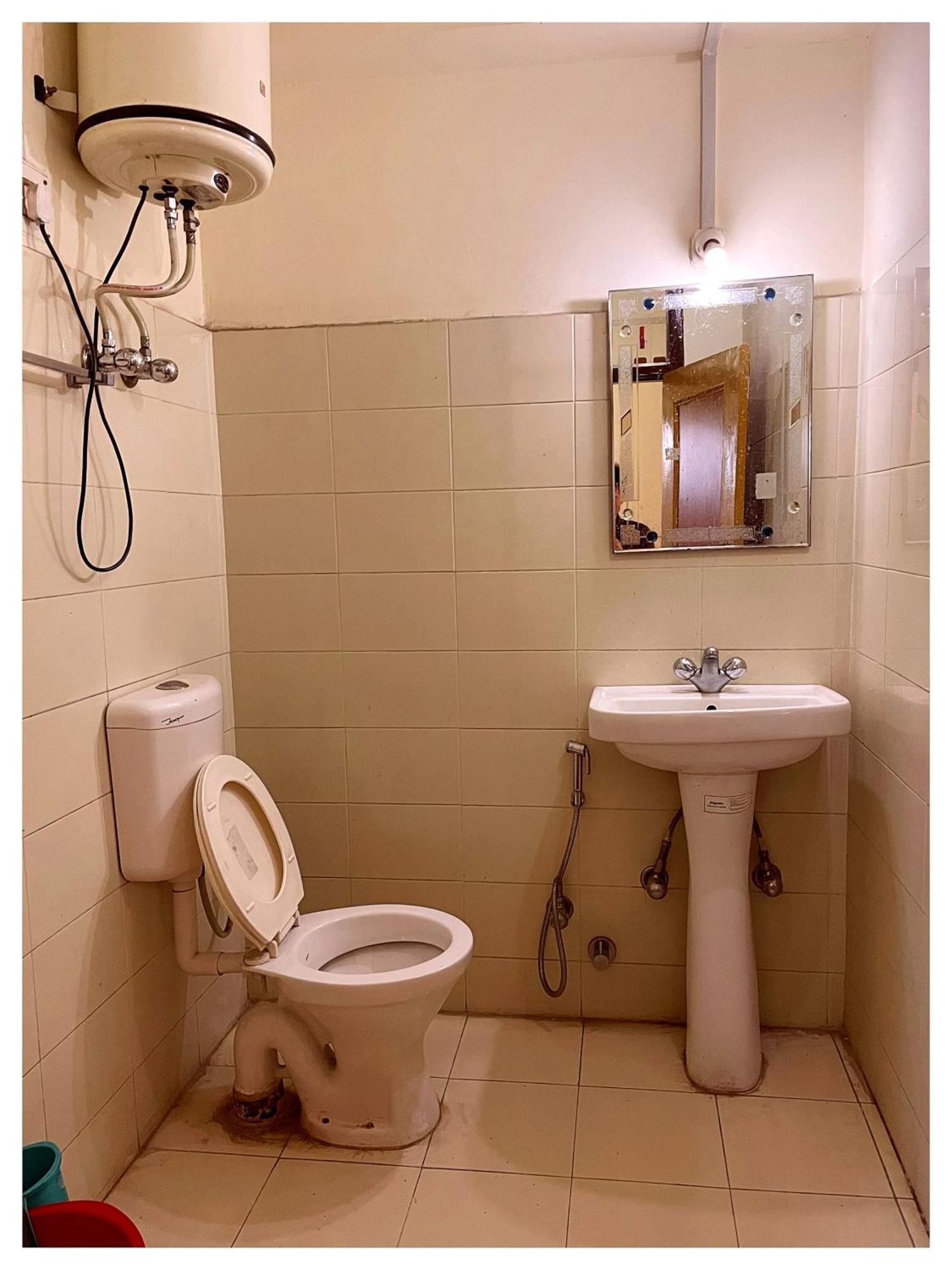 Hotel Premium Travellers # Inn Near Temple - Fully Air Conditioning Hotel - Hygiene And Spacious Room - A Top Rated Luxuary Hotel Merces ภายนอก รูปภาพ