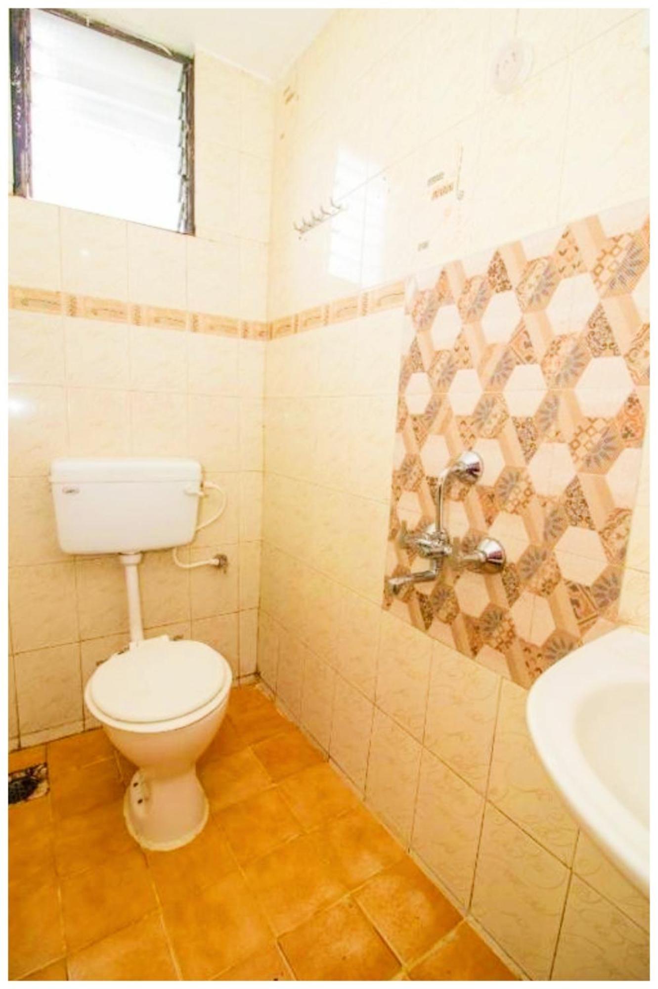 Hotel Premium Travellers # Inn Near Temple - Fully Air Conditioning Hotel - Hygiene And Spacious Room - A Top Rated Luxuary Hotel Merces ภายนอก รูปภาพ