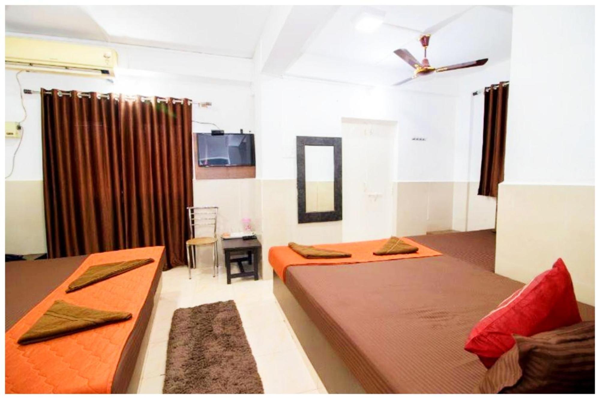 Hotel Premium Travellers # Inn Near Temple - Fully Air Conditioning Hotel - Hygiene And Spacious Room - A Top Rated Luxuary Hotel Merces ภายนอก รูปภาพ