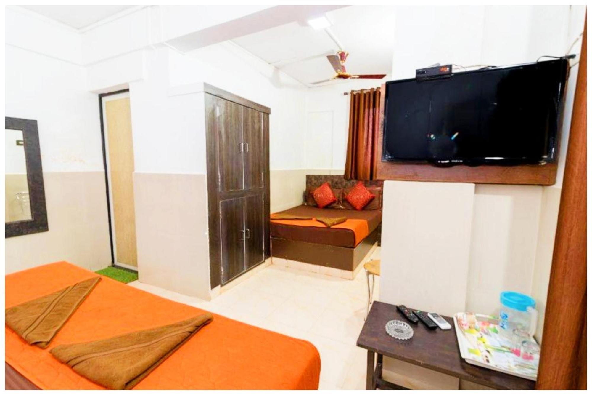Hotel Premium Travellers # Inn Near Temple - Fully Air Conditioning Hotel - Hygiene And Spacious Room - A Top Rated Luxuary Hotel Merces ภายนอก รูปภาพ