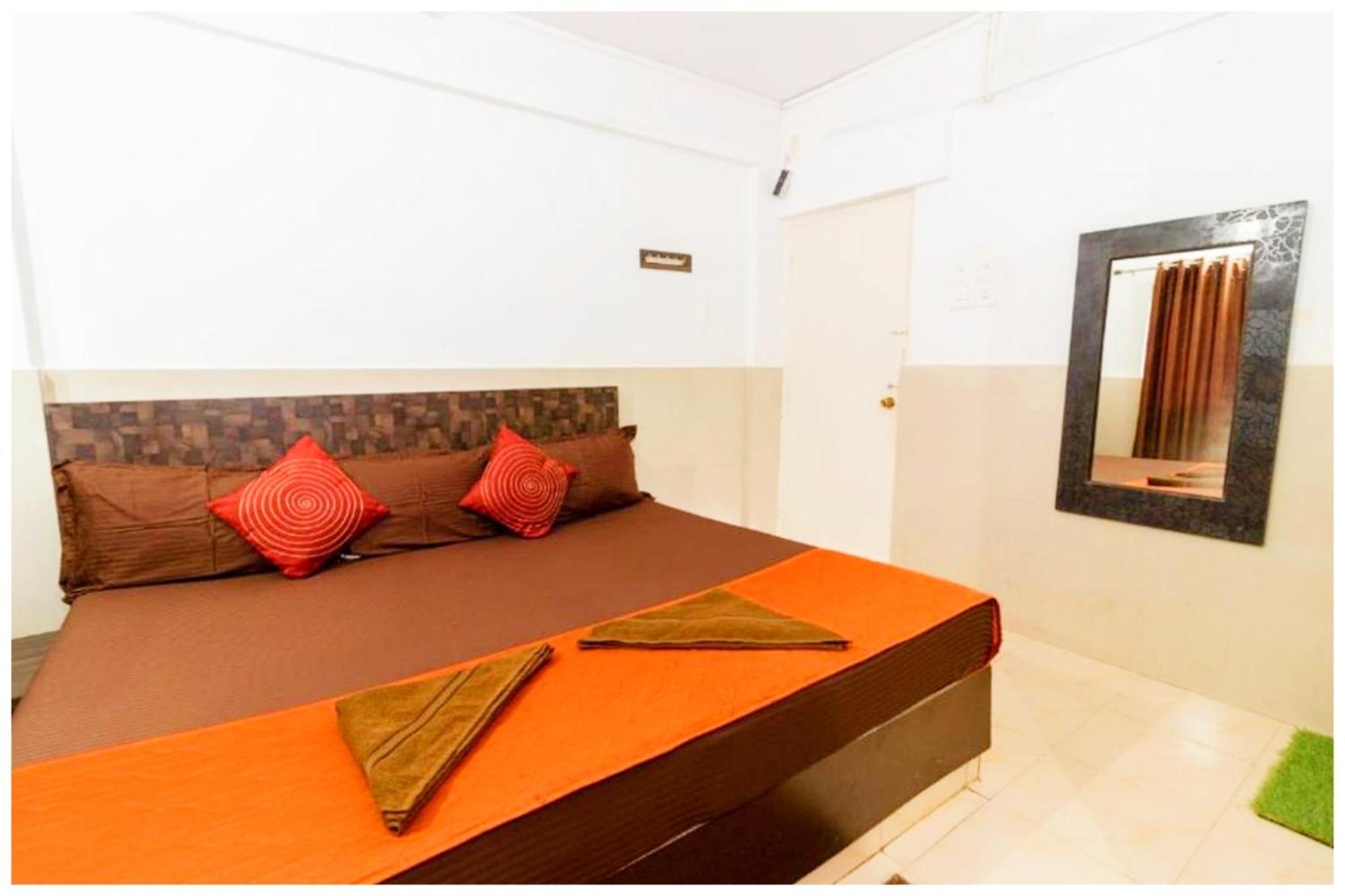 Hotel Premium Travellers # Inn Near Temple - Fully Air Conditioning Hotel - Hygiene And Spacious Room - A Top Rated Luxuary Hotel Merces ภายนอก รูปภาพ